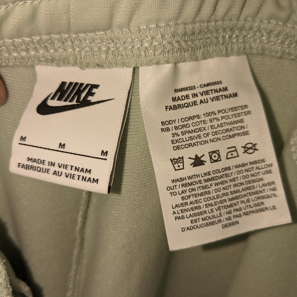 Nike joggers light green Ladies Medium. Pull on. Elastic waist. - Picture 5 of 10